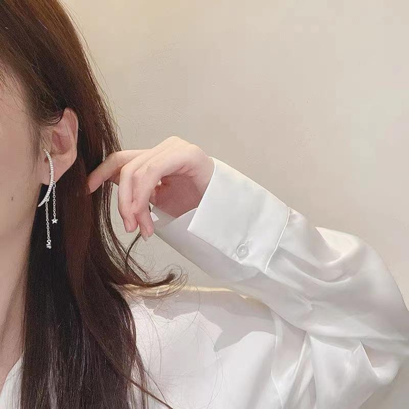 Stylish Tassel Stud Earrings for Women: Versatile, Niche Design with a Cool, High-End Feel and Web Celebrity Influence in a Long, Elegant Style.