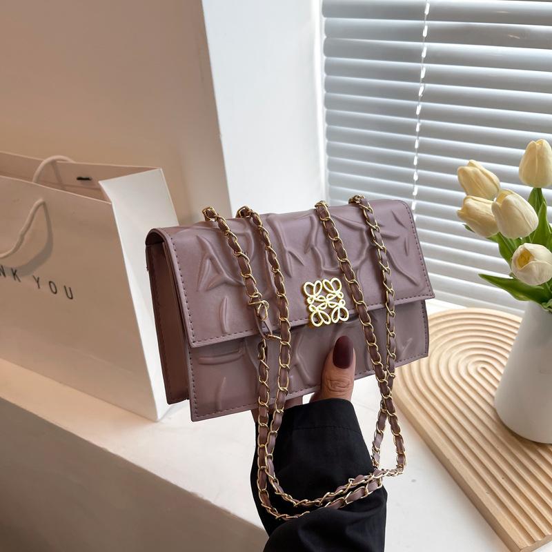 

2024 new women s bag fashionable small fresh foreign shoulder bag solid color small square bag chain underarm messenger bag темно-коричневого кольору