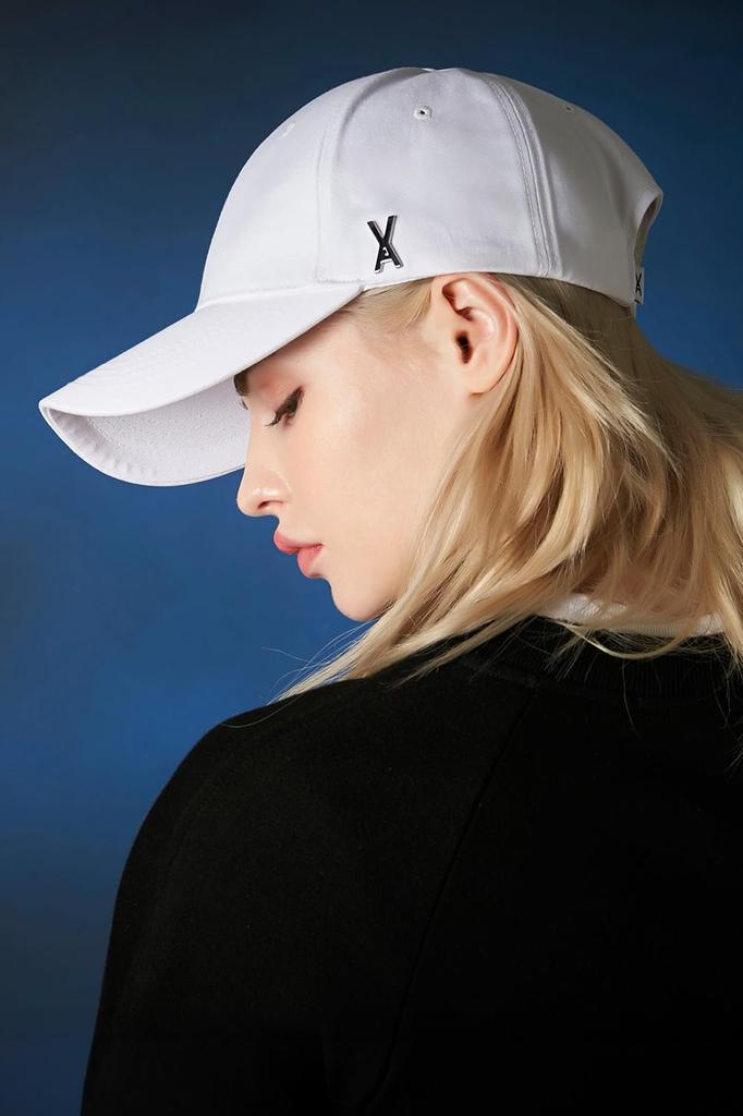 Stud logo over fit ball cap White [VARZAR]