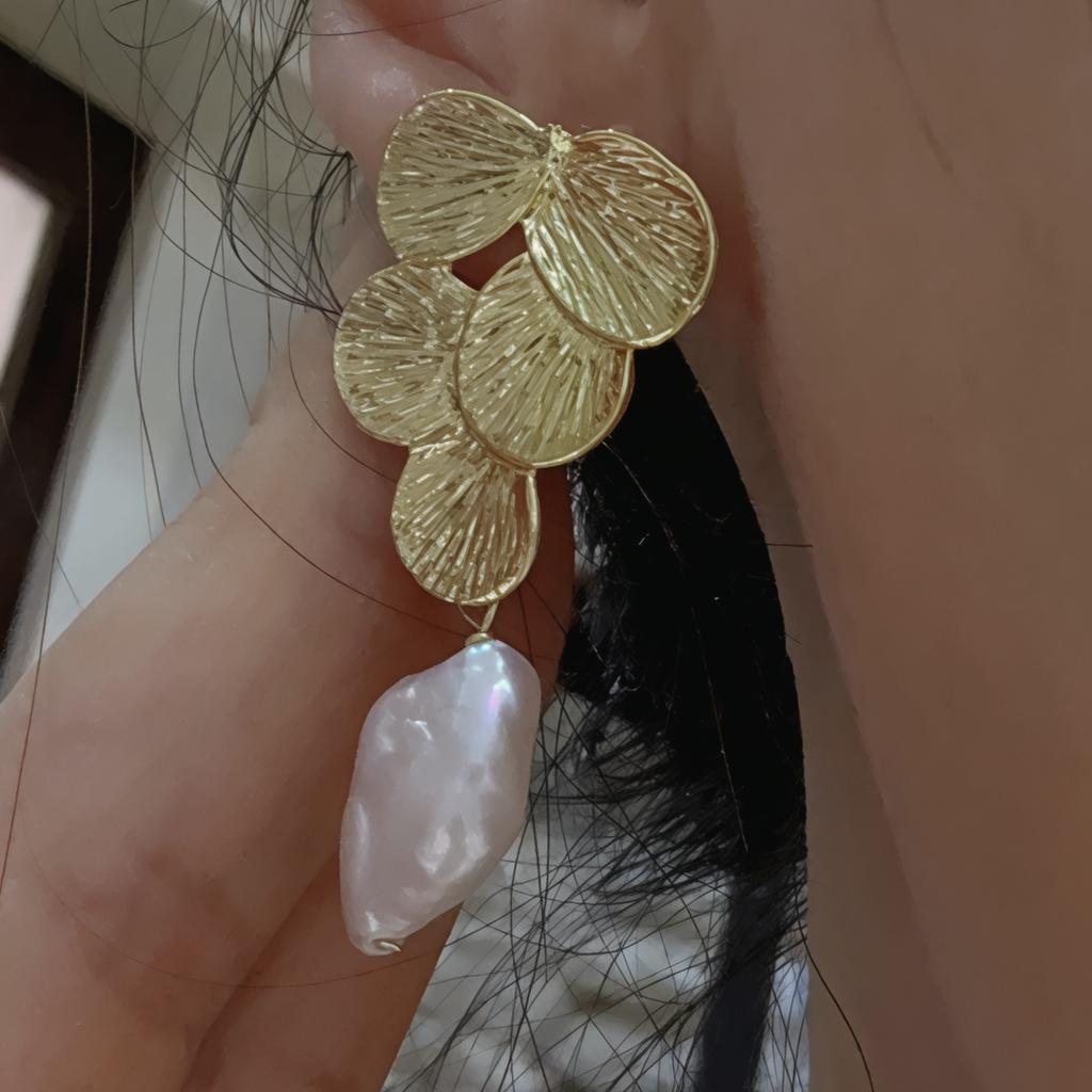 Lanyun Design, Natural Freshwater Pearl Keshi Petal Earrings, High-end French Stud Earrings, Female Silver Needle Grape Leaf