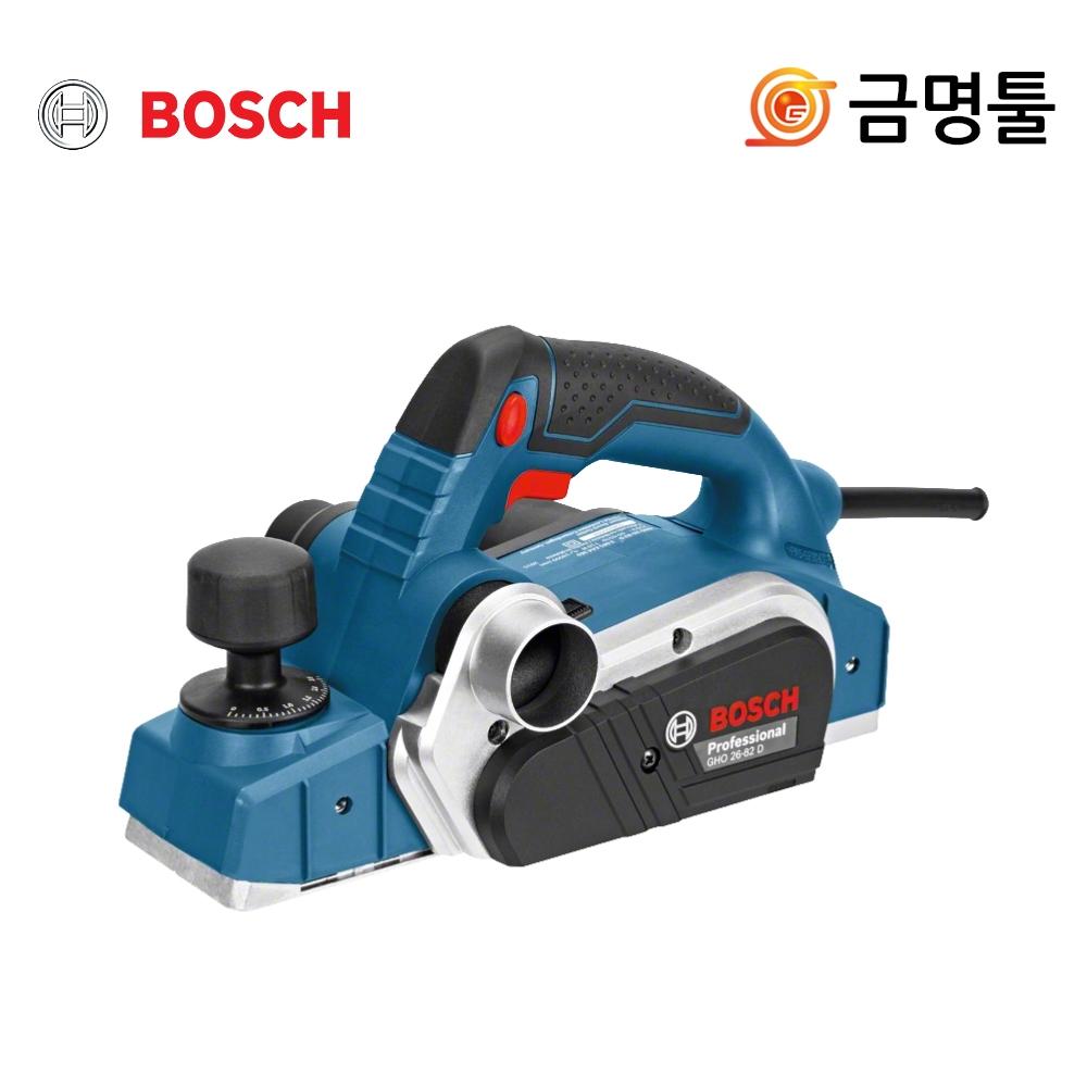 

Рубанок Bosch GHO26 82D Электрический рубанок мощностью 710 Вт с регулируемой глубиной лезвия и шириной реза 82 мм.