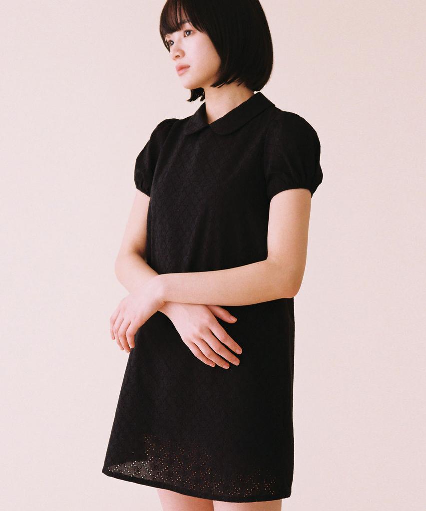 Konnichiwa Bonjour Punching Lace Dress (Black)