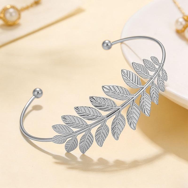 Adjustable Baroque Leaf Metal Arm Ring – European & American Style