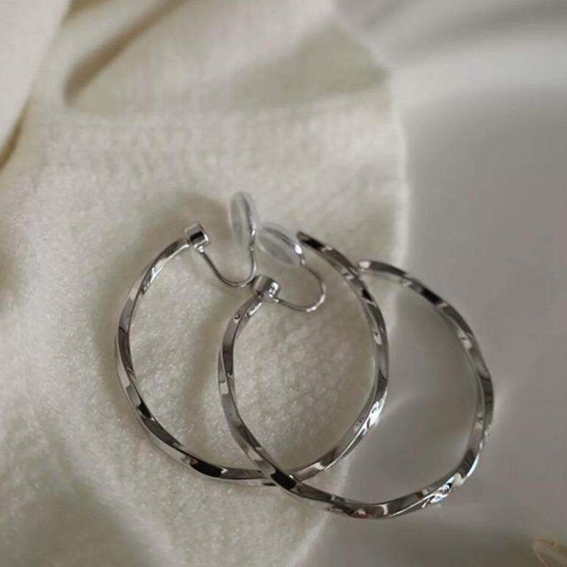 Circular Earrings - New Trendy Women's Niche Design Accessories with High-class Elegance and Luxurious Appeal.