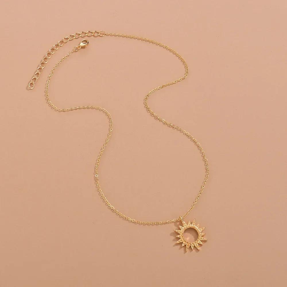 Women s Fashion Elegant Simple Style Sunflower Pendant Necklac Jewelry Accessory