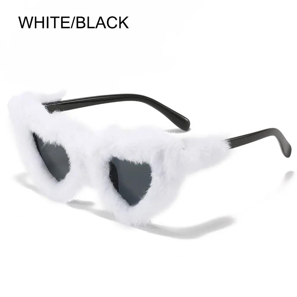 Fashion Clout Goggle Women Love Heart Sunglasses Decor Sunglasses Heart-Shaped Sunglasses Ladies Shades Eyewear