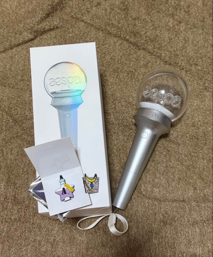[USED] aespa Official Penlight + Random Badge