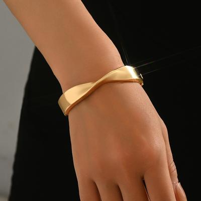 Popular Women's Bracelet Geometric Niche Smooth Surface Design Metal Bracelet Versatile High-end Jewelry
