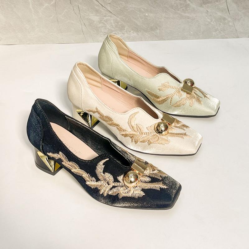 Retro Metal Buckle Square Toe New Chinese Embroidered Flower Block Heel Single Shoes Women's National Style Soft Sole Shoes