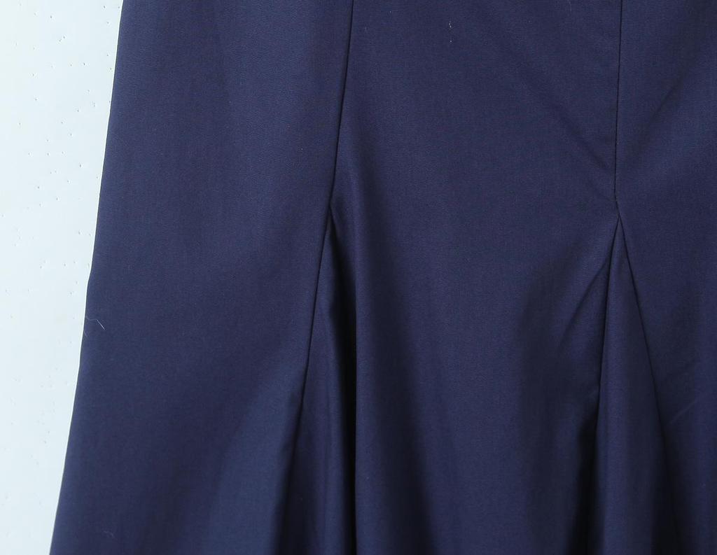 Elegantes quadratisch ausgeschnittenes Midi-Kleid im französischen Stil mit Bindegürtel