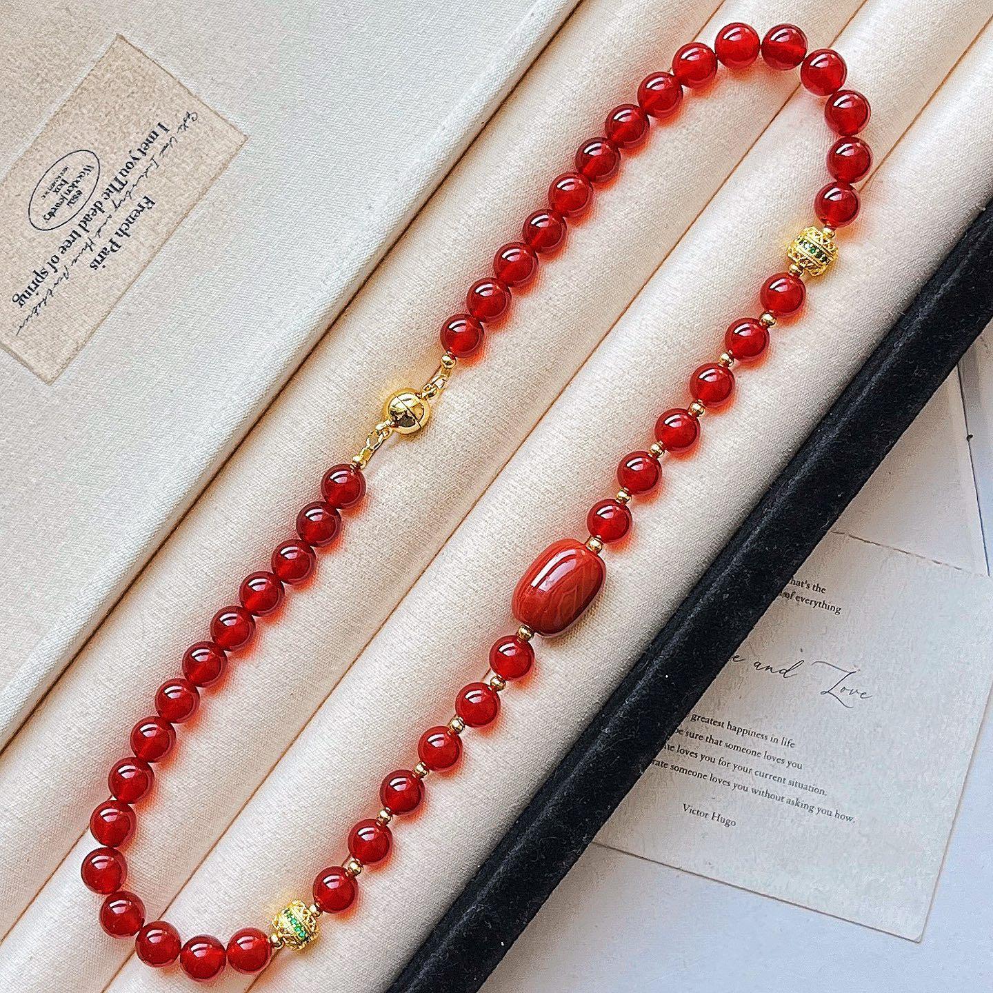 Retro High-Grade Natural Chalcedony Agate Pendant Necklace