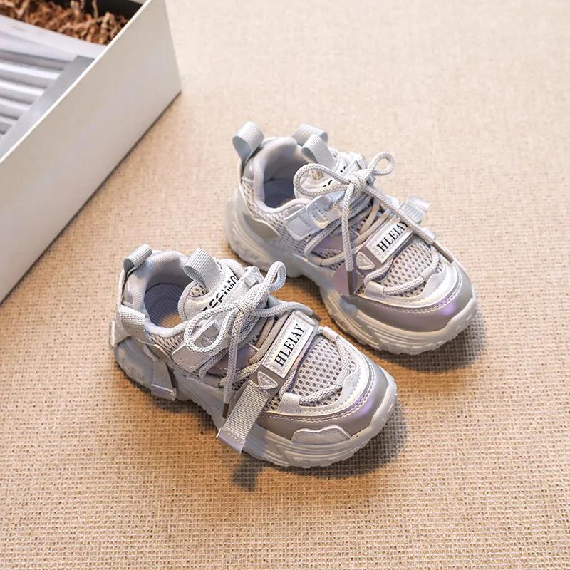 

Детские сетчатые кроссовки для бега в корейском стиле, трендовые новинки осени 2024 года для мальчиков и девочек, спортивная обувь, мягкие удобные студенческие повседневные кроссовки 26 серебряный