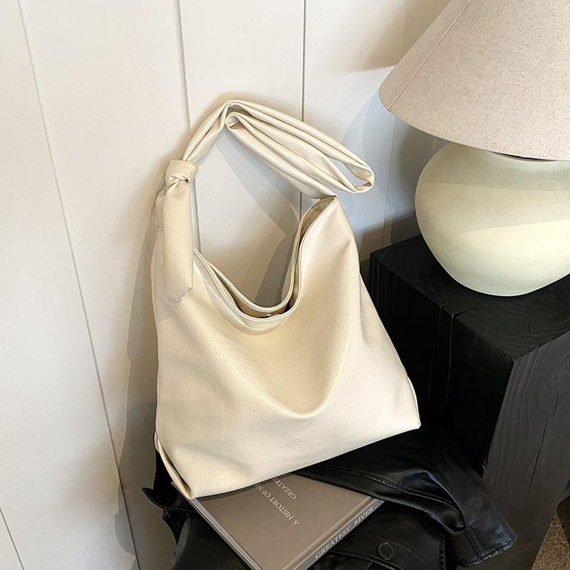 

This year s popular shoulder bag women s 2024 new fashion niche versatile messenger bag large-capacity commuter tote bag