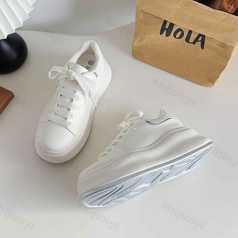 Women's Platform White Shoes 2025 Spring Autumn Height Increase Student Board Shoes Comfortable Fashion Cross Tied Casual Shoes