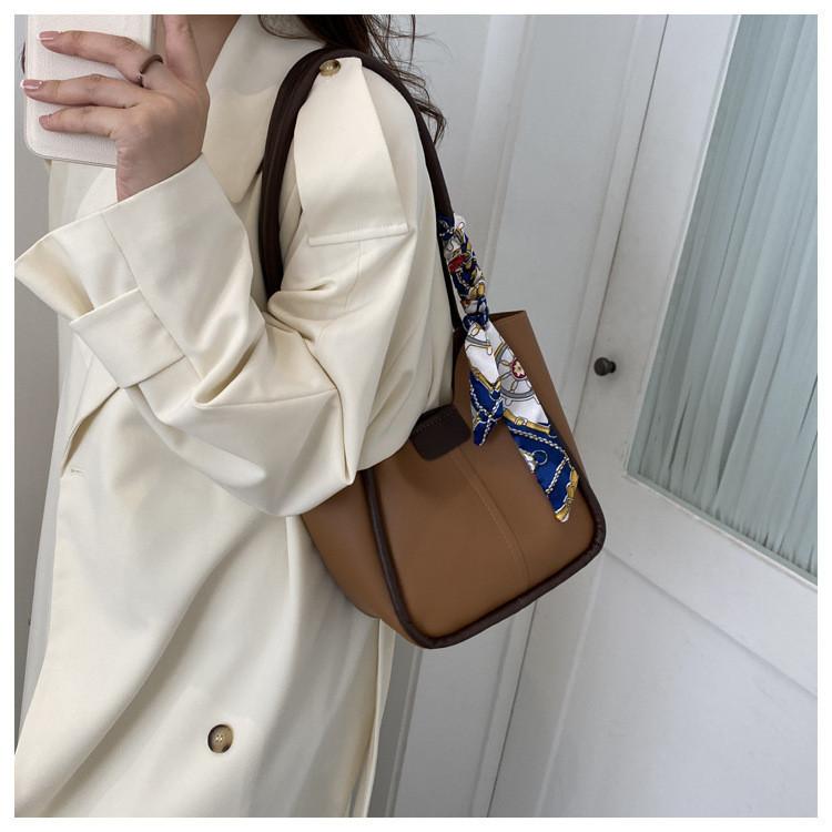 Fashionable Large Capacity Women's Bag Autumn New Fashion Simple Generous Shoulder Tote Commuter Bag Women