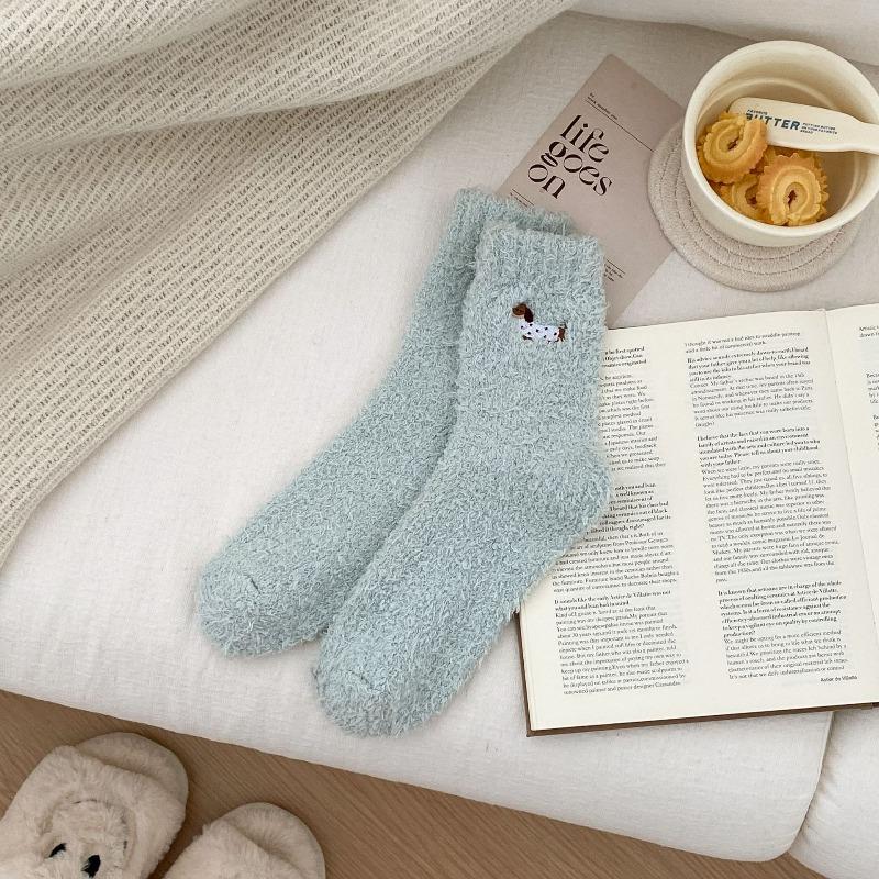 Coral Fleece Socks for Autumn and Winter, Non-shedding Dachshund Women's Socks, Half-fleece Warm Floor Socks
