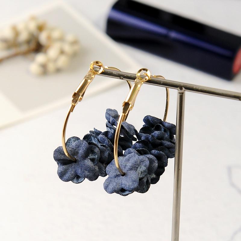 Elegantní látkové náušnice s puzetkou z Koreje jsou atraktivnější než sladké okvětní slitinové náušnice od Jux