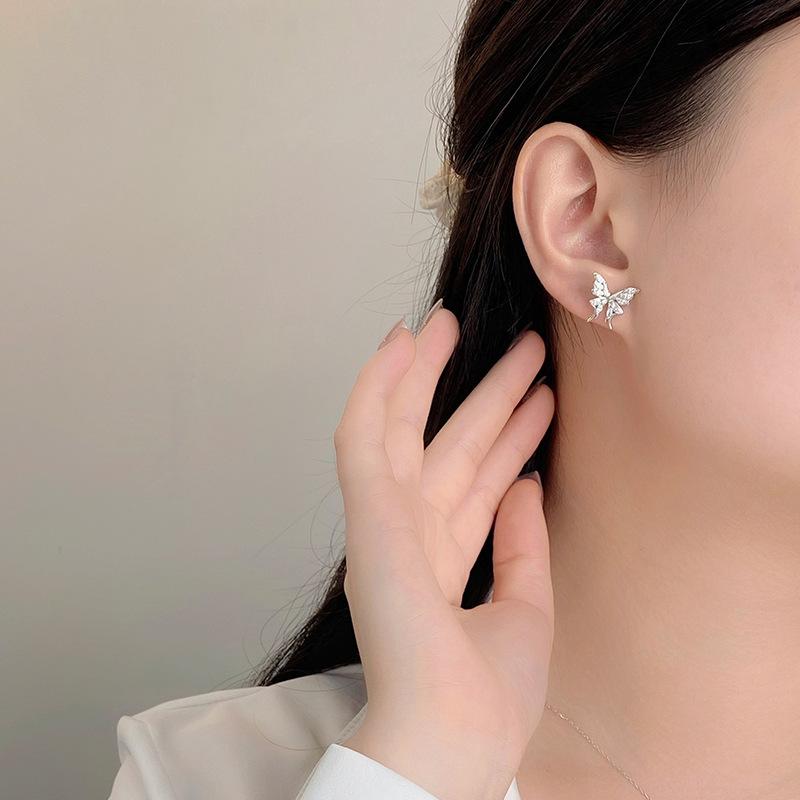 Temperament Butterfly Earrings for Women with Unique Niche High-end Design Exquisite Fashionable Earrings