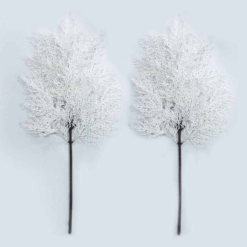 Un pandantiv de brad de Crăciun coroană de frunze de chiparos alb fals pentru decorațiunea de Halloween