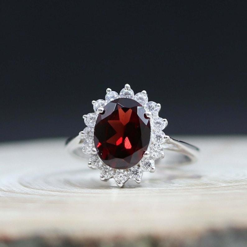 

Январский камень с красным гранатом, кольцо круглой огранки, обручальное кольцо, серебро 925 пробы, кольцо ручной работы, серебряное кольцо, эффектные подарки на годовщину 12 красный