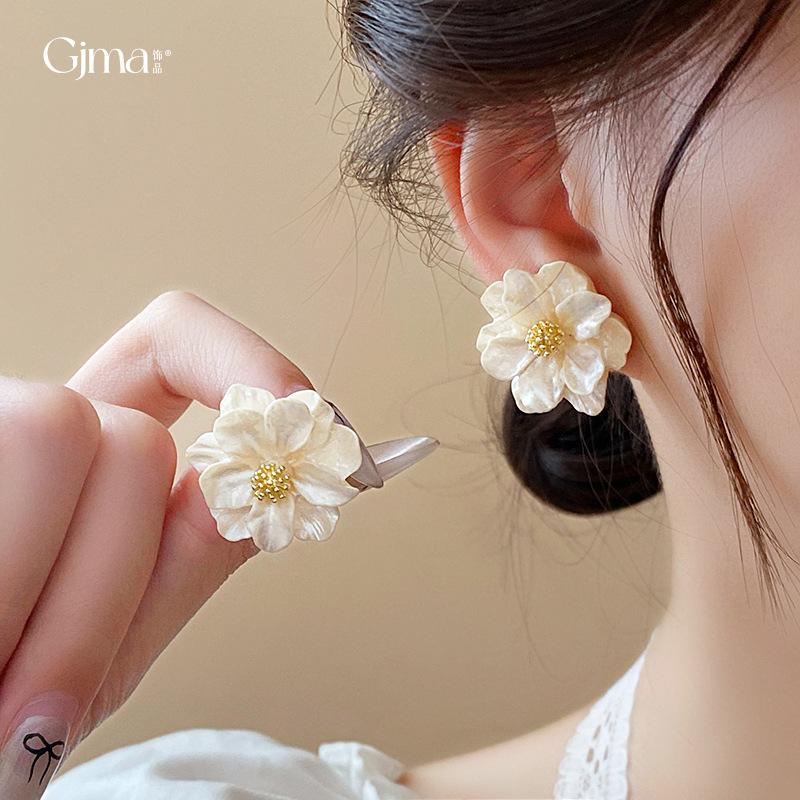 Internet Celebrity Retro Camellia Stud Earrings Temperament Unique Design Sense Earrings Small Fresh Fashion Girl Heart Earrings