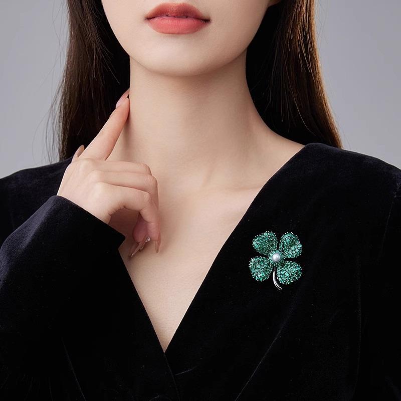 Ethnic-style Clover Brooch, High-end and Elegant Four-leaf Clover Pearl Brooch, Exquisite and Light Luxury Pin