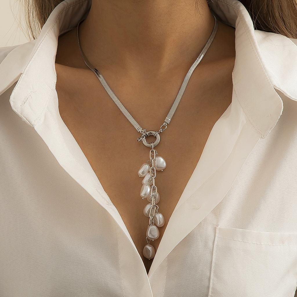 Baroque Court Style Imitation Pearl Fringed Necklace Retro Geometric Flat Snake Bone Necklace Decoration Snow Soft