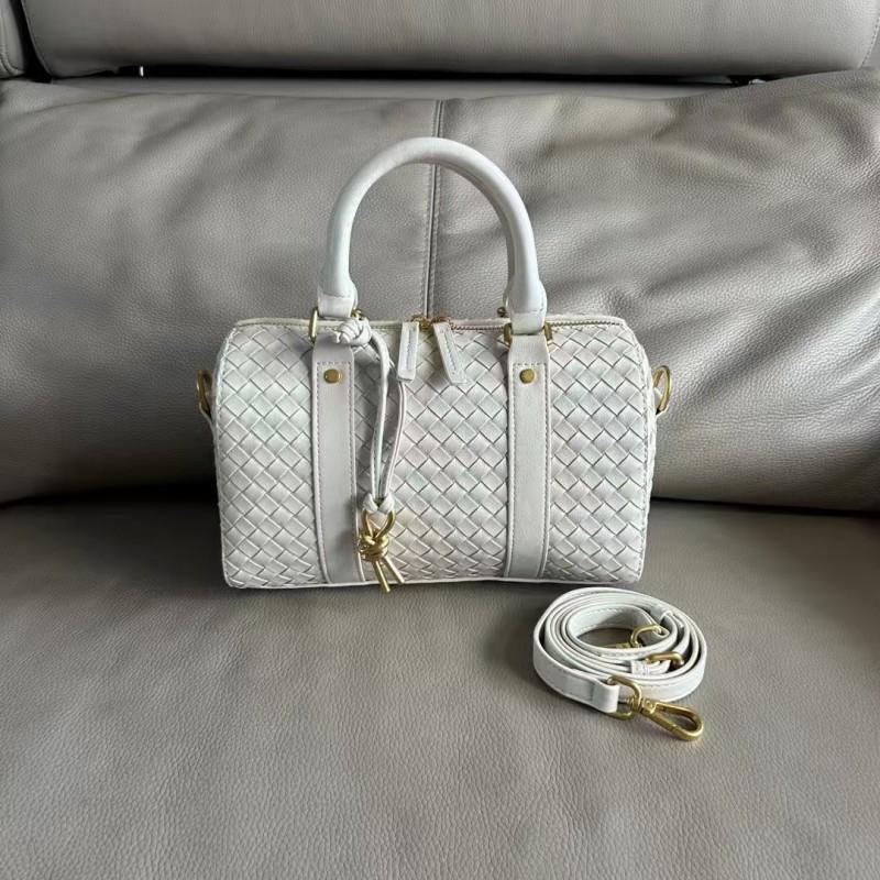 2024 Business Commuter All-matching Diamond-grid Cowhide Knitted Cross-shoulder Pillow-carrying Handbag