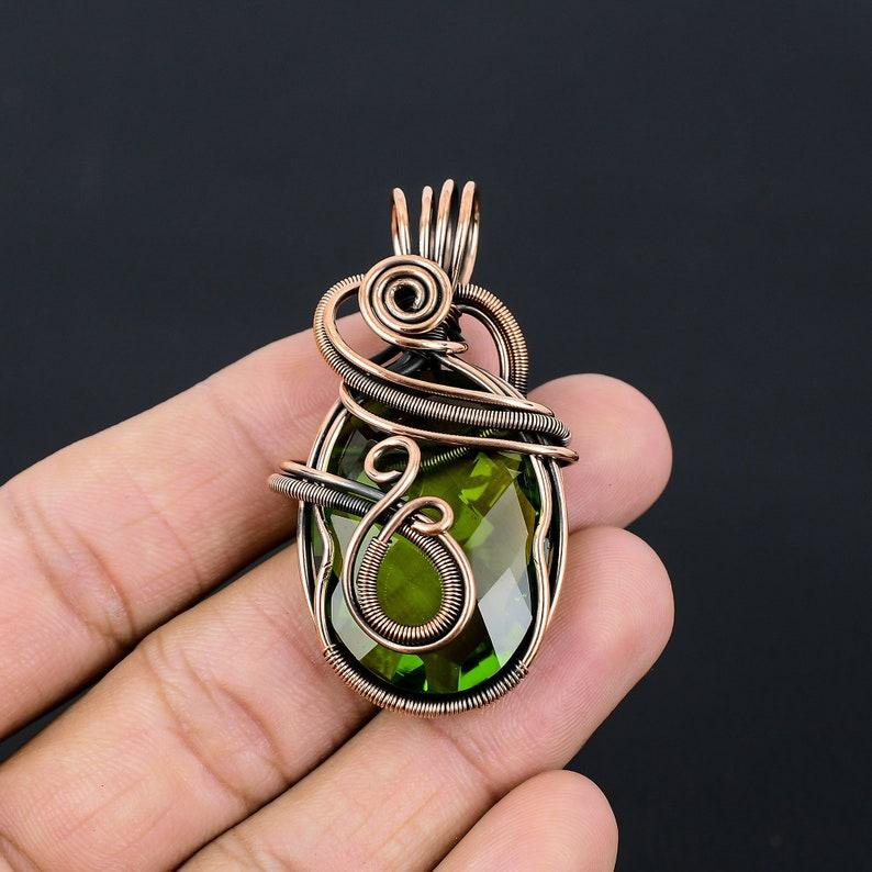 Pendentif Péridot Pendentif Enveloppé de Fil de Cuivre Pendentif Pierre Précieuse Péridot Bijoux en Cuivre Pendentif Fait Main Bijoux Péridot Cadeau Pour Elle Mère