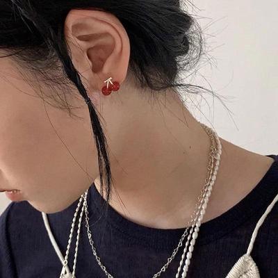 Affascinanti Orecchini Pendenti Mini Ciliegia in Resina per Donna - Accessori Dolci, Eleganti e Versatili