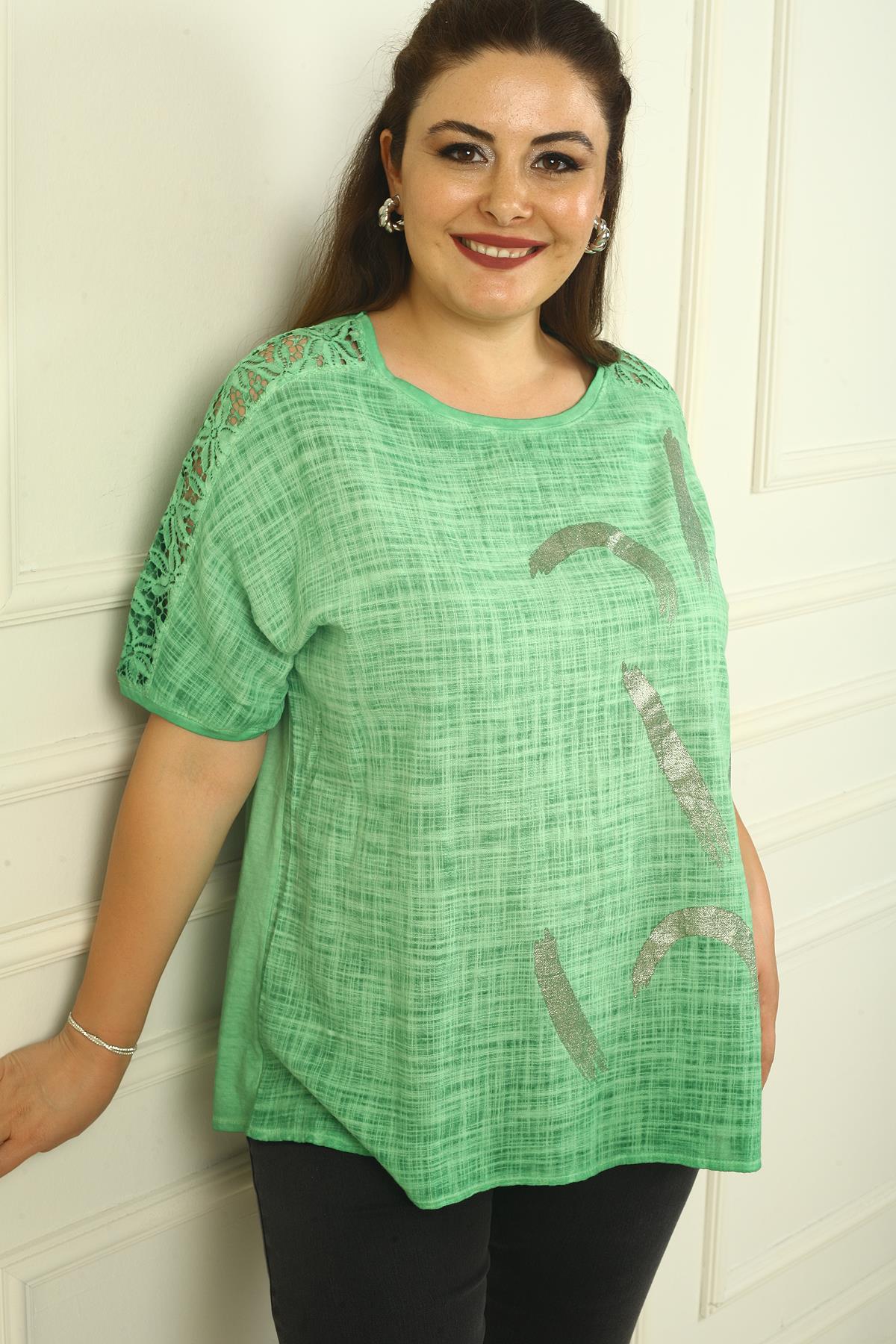 

Önü Varaklı Desen Dantel Detaylı Yıkamalı Kısa Kol Büyük Beden Bluz 3XL зелёный