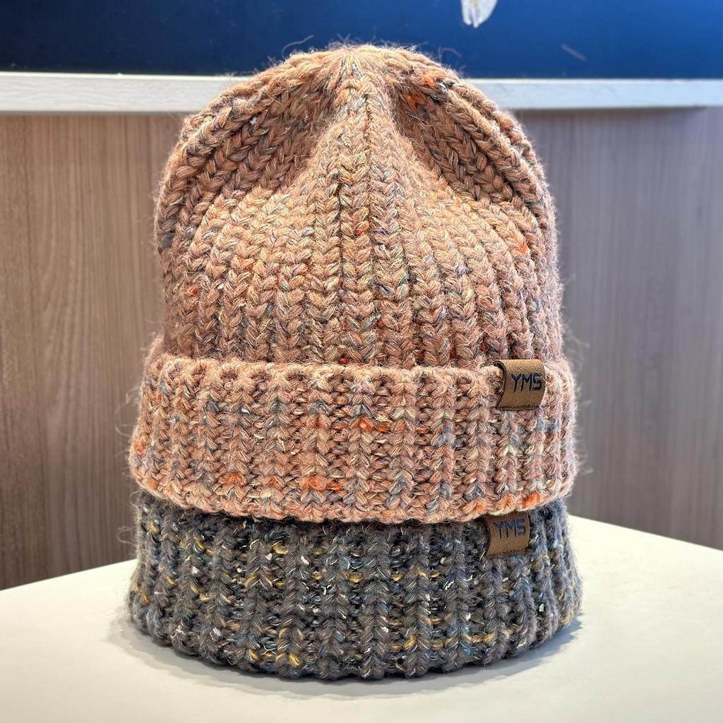 New knitted wool hats for men and women, warm and cold-proof in autumn and winter, simple color thread, small standard cold hat