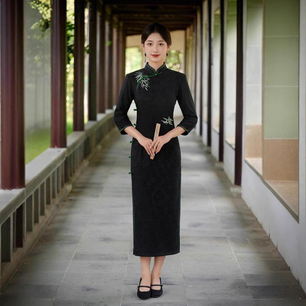 Elegant Black Cheongsam 2025: New High-End Embroidered Design for Ladies' Daily Wear
