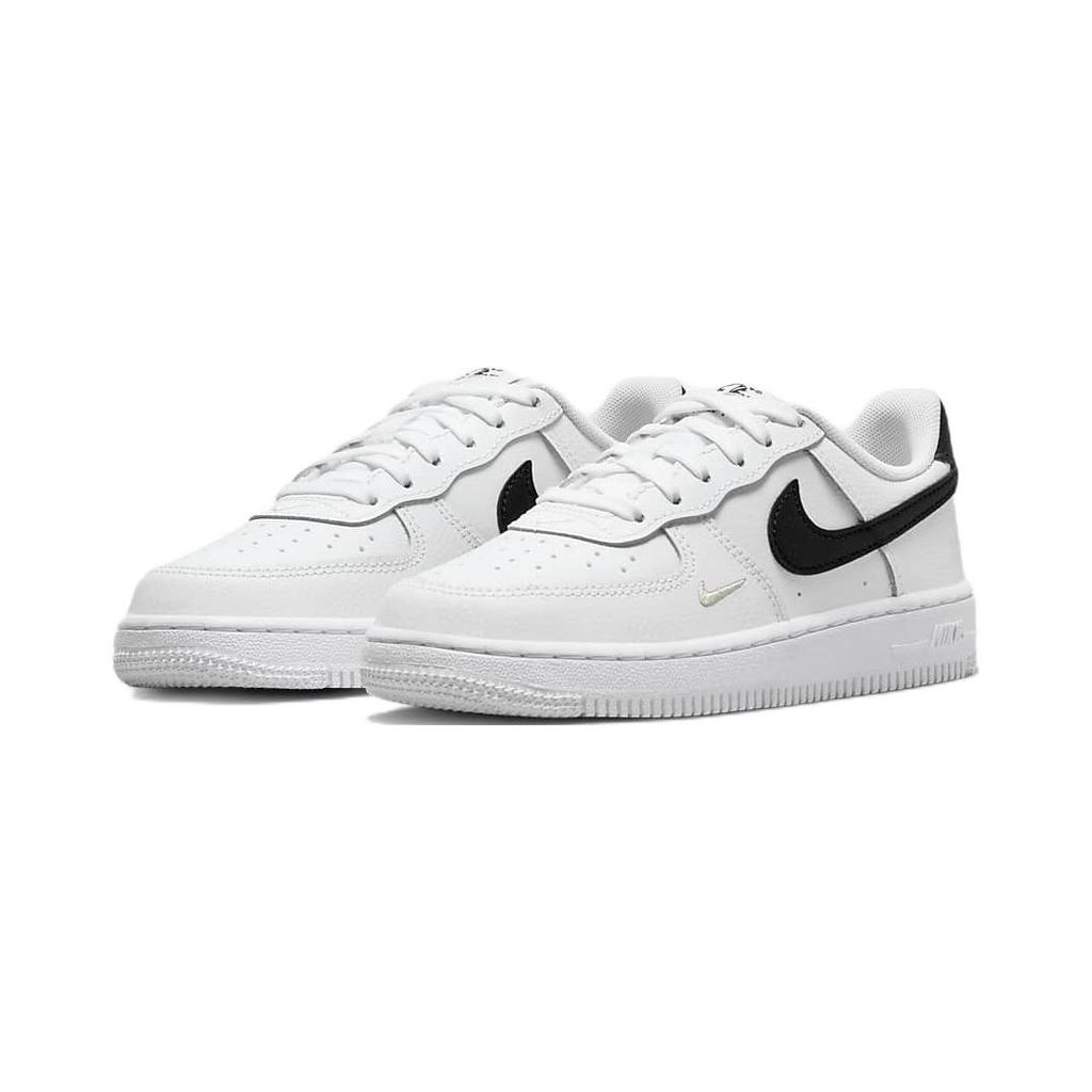 Nové Nike Air Force 1 SE 40. Protiskluzové Odolné proti opotřebení Nízké Skate boty Černé Bílé Dětské Věk 3 7 let FJ2887-100
