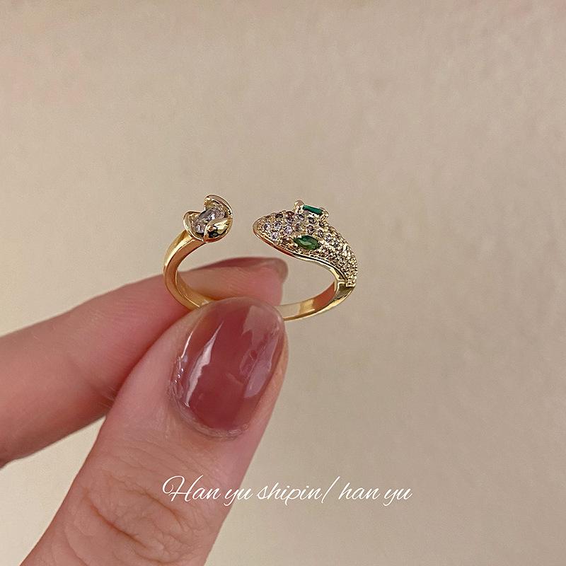 

Adjustable Zircon Snake Ring: Elegant & Versatile Design