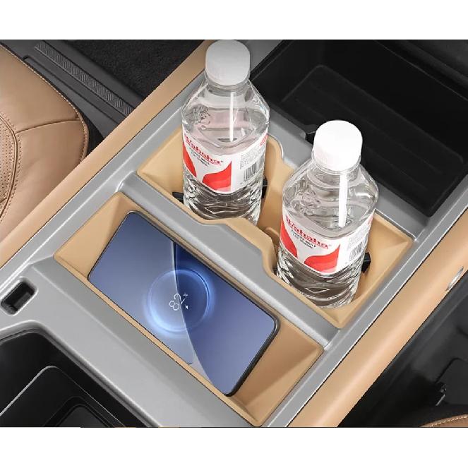 For Land Rover Defender 2025 90 110 130 Wireless Charging Pad Silicone Non-Slip Central Water Cup Holder Modification Accessory