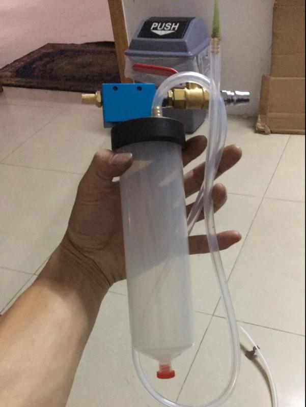Car Truck Brake  System Fluid Bleeder Hydraulic Clutch Oil Quick Exchange One Ma