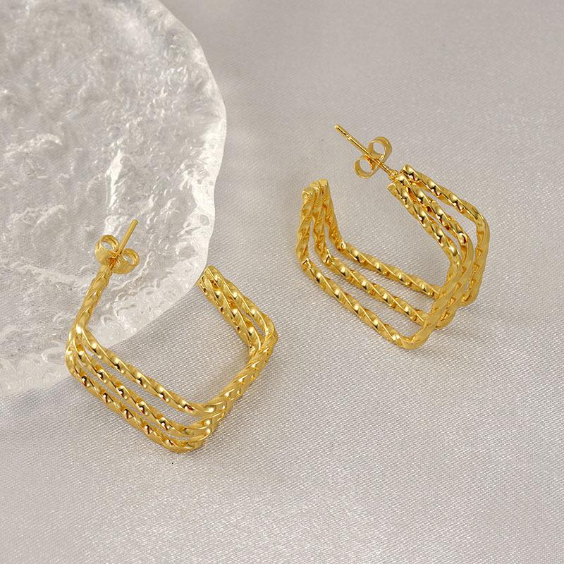 Stainless steel twist stud earrings fashion niche design 18K new temperament versatile women's titanium steel earrings