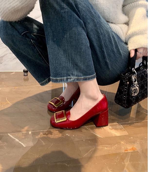 

Sheepskin method~ style round head square buckle high heels women s shallow mouth thick heel single shoes leather shoes versatile Mary Jane shoes 34