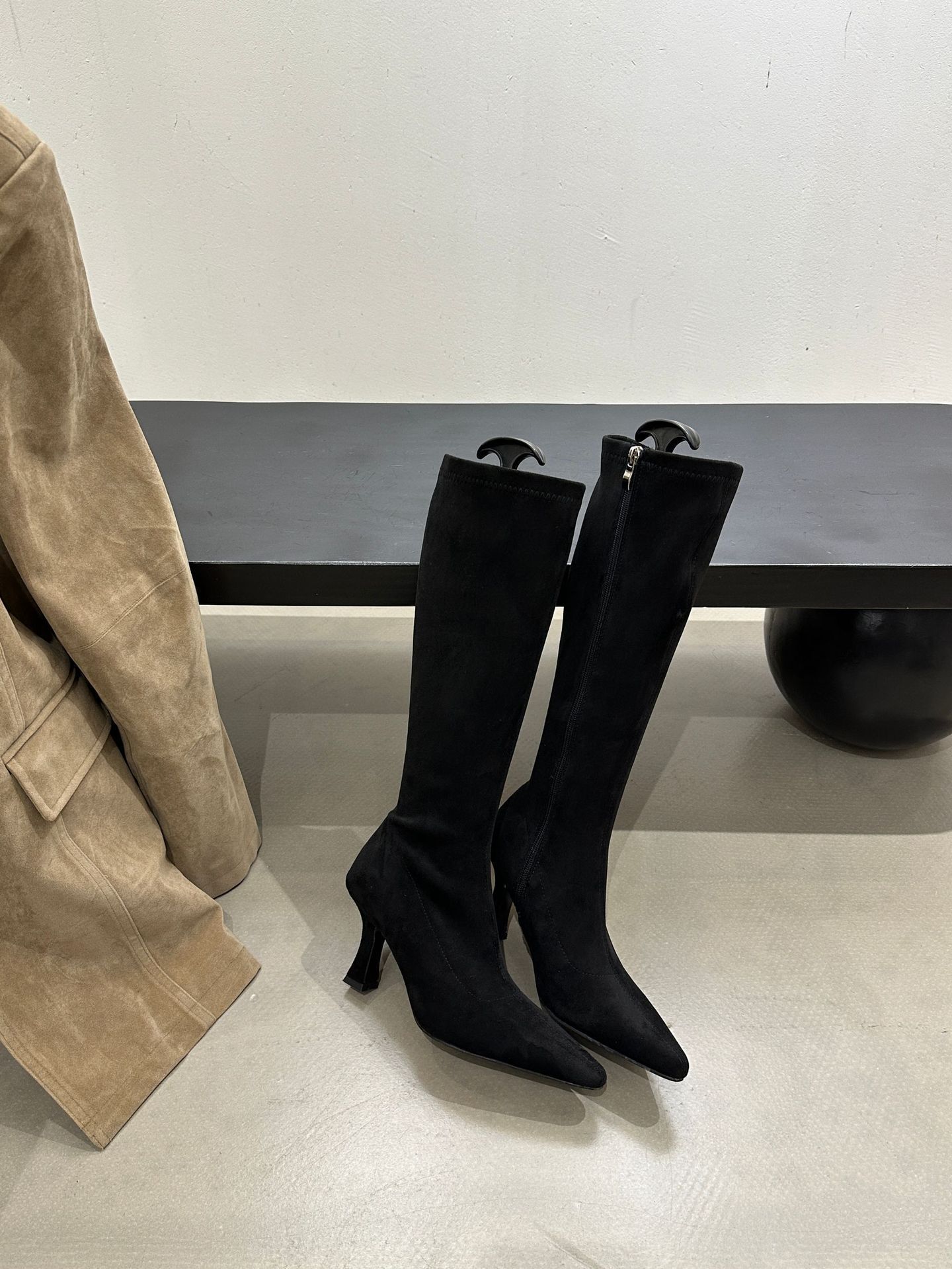 осень-зима 2025 новый осень-зима 2025 новый ретро замшевые прямые сапоги женские острый носок тонкий каблук высокий каблук 35