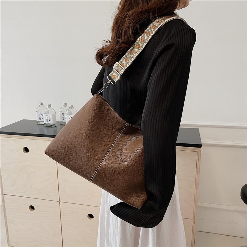 Stylish Large Capacity Tote Bag For Women With Unique Design And Trendy Street Style