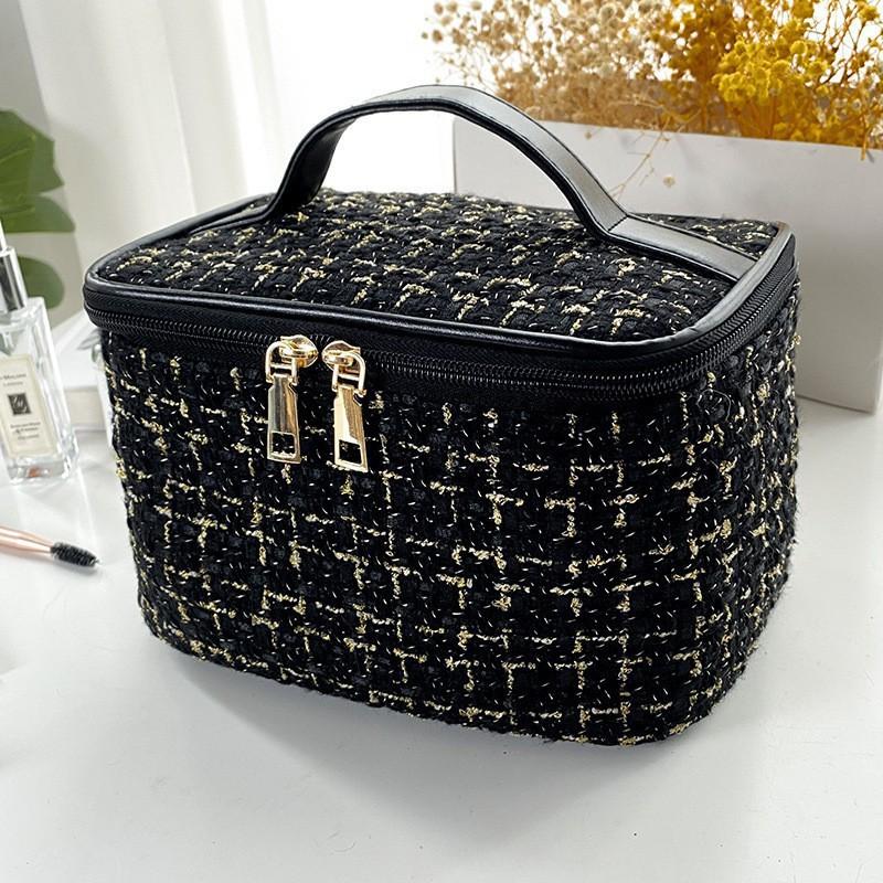 New High-end Gold Wire Women's Portable Makeup Bag with High Appearance and Large Capacity for Easy Storage,Travel Essentials