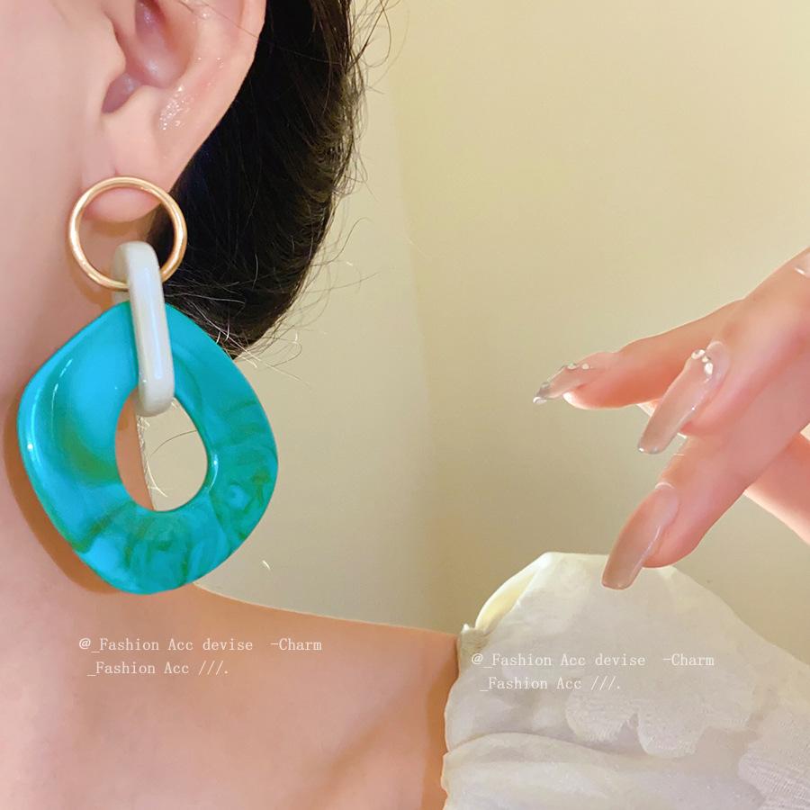 Silver needle geometric smudging acrylic stud earrings Hong Kong style exaggerated personality earrings retro fashion earrings design sense niche