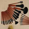 Um conjunto completo de 26 pincéis de maquiagem de pelo de animal, conjunto de maquiador profissional, pincel de contorno, pincel de sombra, pincel de beleza