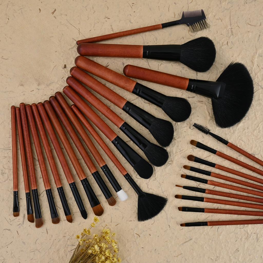 Um conjunto completo de 26 pincéis de maquiagem de pelo de animal, conjunto de maquiador profissional, pincel de contorno, pincel de sombra, pincel de beleza