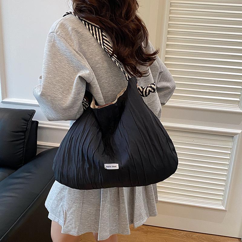 

Large capacity cloth bag women s new casual shoulder tote bag crossbody student class commute cloud bag чёрный