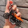 Cartoon Hip Hop Mini Klein Motorrad Schlüsselanhänger Kreative Persönlichkeit Paar Tasche Tide Cool Spielzeug Modell Anhänger Kleines Geschenk