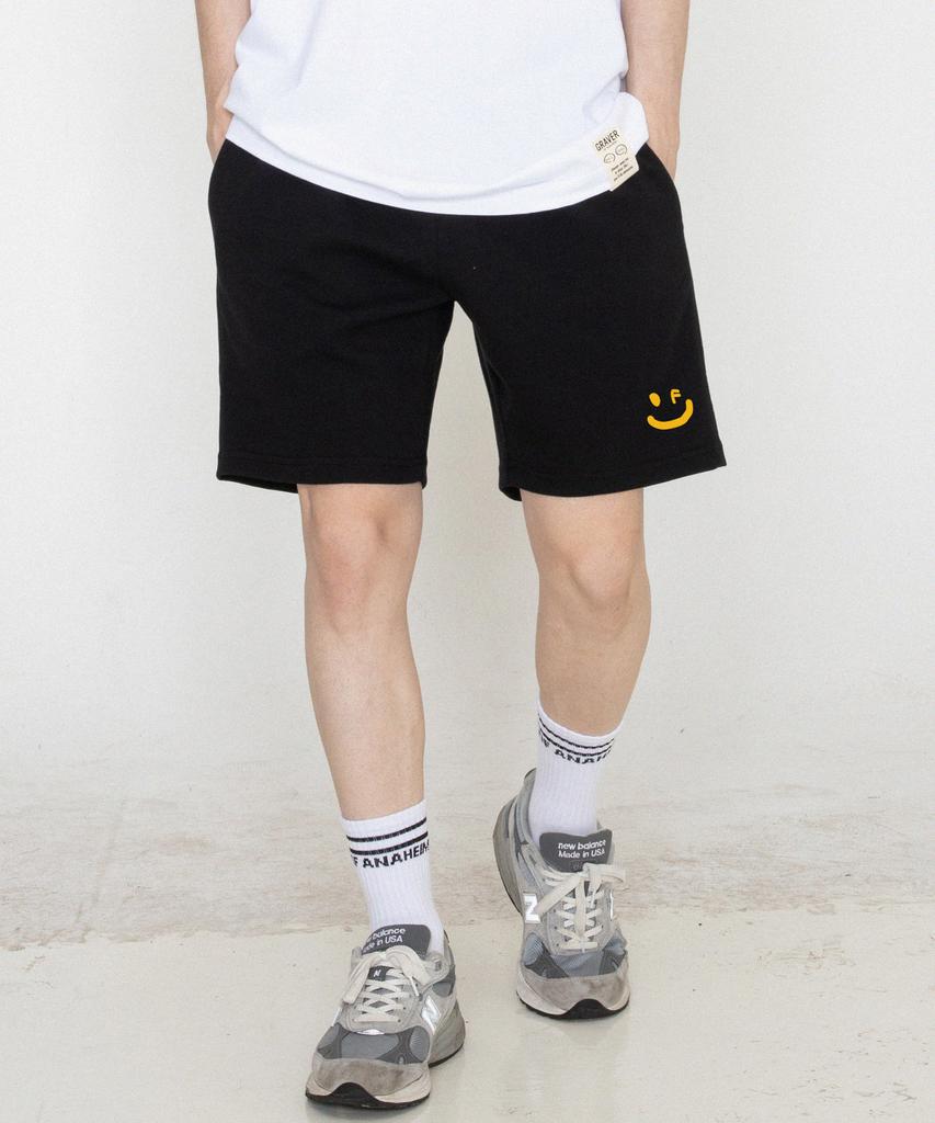 GRAVER [Unisex] Small Drawing Smile Training Shorts_Black