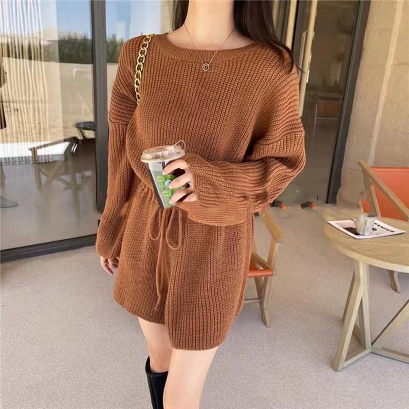 2026 Korea Autumn/Winter Retro Knit Jumpsuit: Round Neck, Lace-up Waist, Long Sleeve, Wide-leg Shorts.