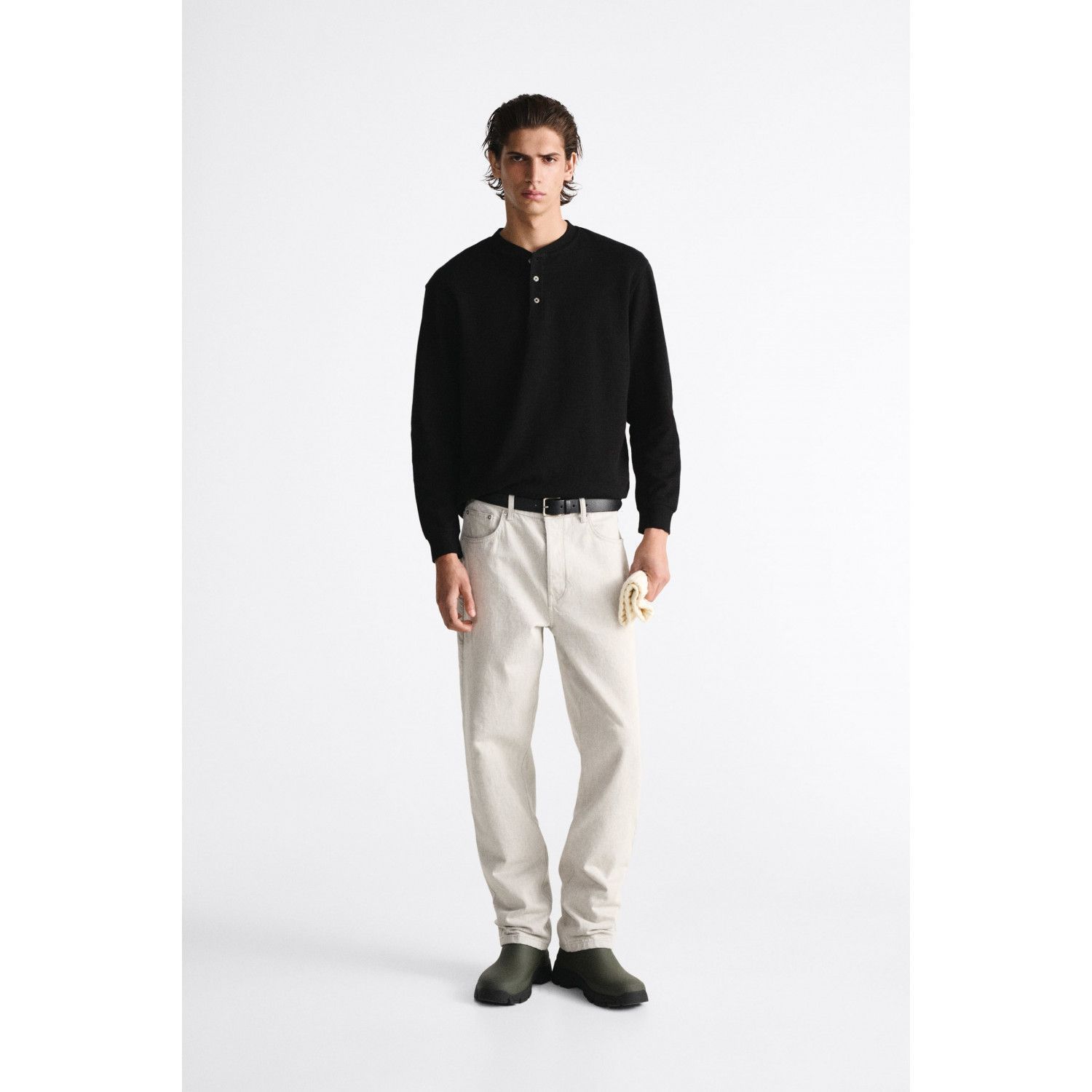 

T-SHIRT WITH BUTTONED NECK